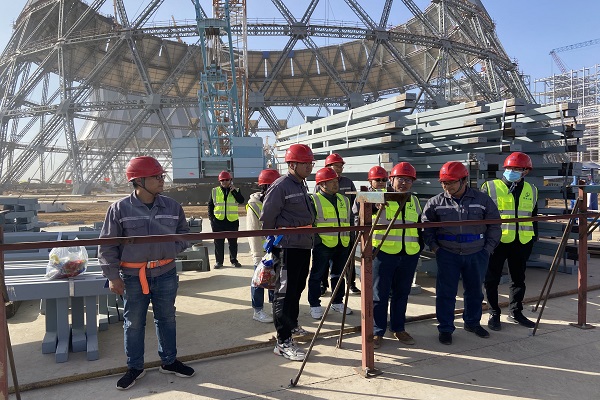 圖片三：集團公司領(lǐng)導(dǎo)檢查施工現(xiàn)場 - 副本.jpg